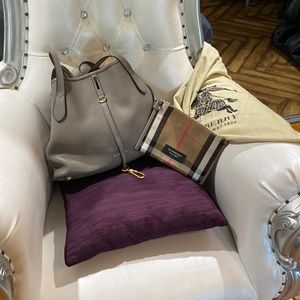 Burberry tan large Tote excellent condition. With cover bag